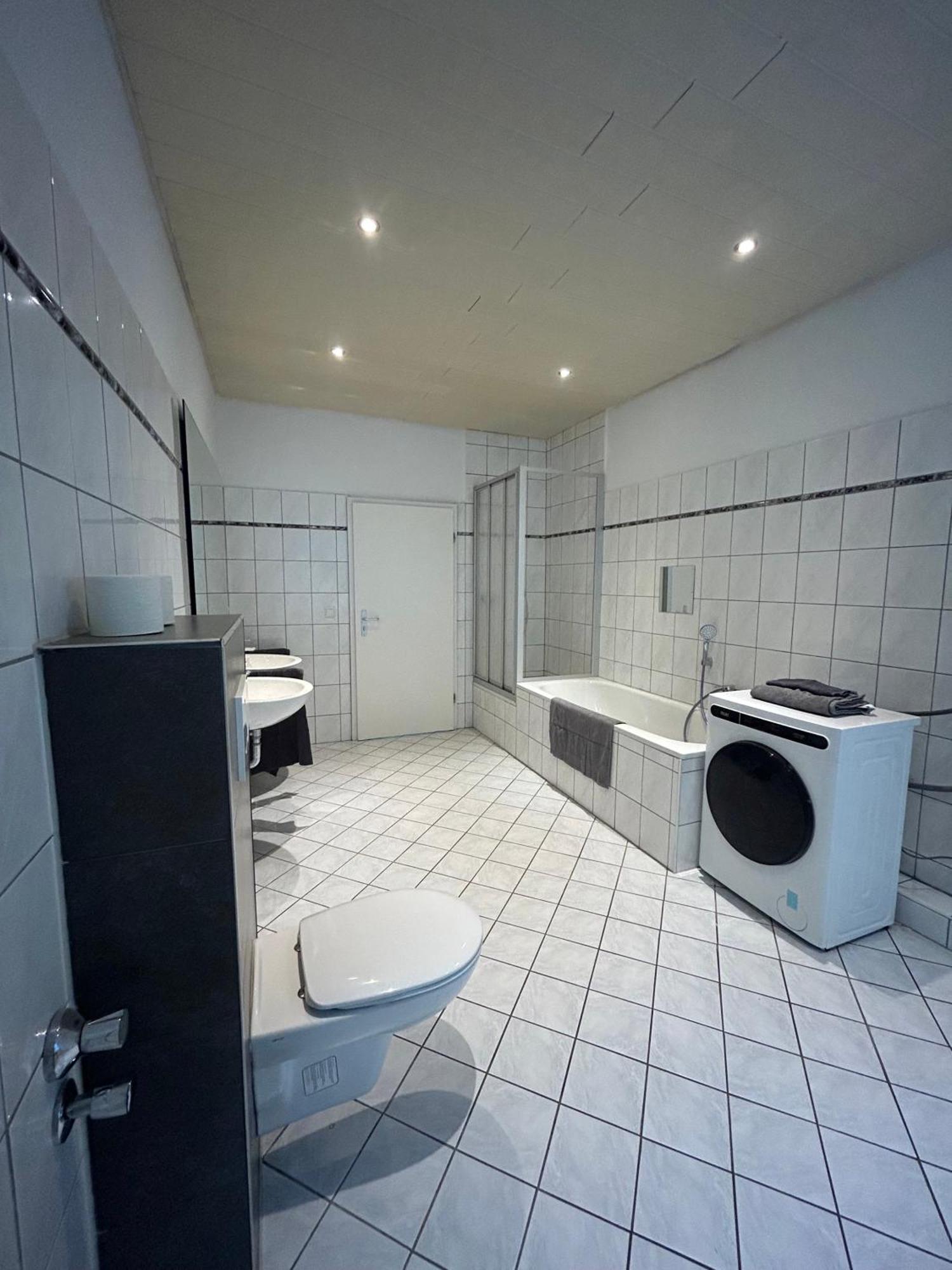 Gemuetliche Ferienwohnung - Voll Ausgestattet, Zentral Aber Ruhig ! Wuppertal Exterior foto